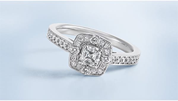ロイヤルアッシャーダイヤモンド　エンゲージリング婚約指輪